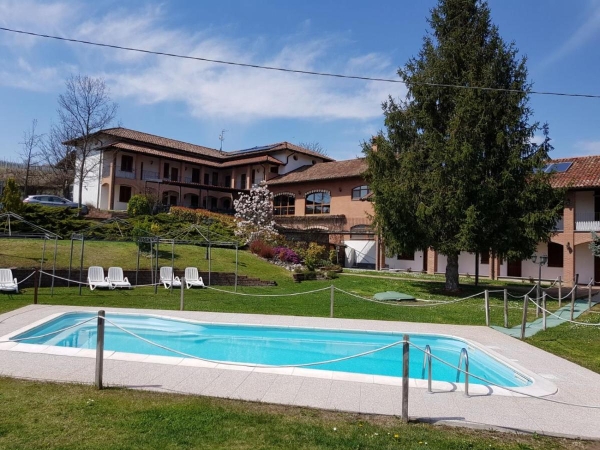 GIORNATA IN AGRITURISMO CON PISCINA E PRANZO IN TERRAZZA